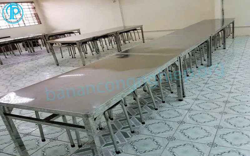 Bàn Ăn Công Nghiệp