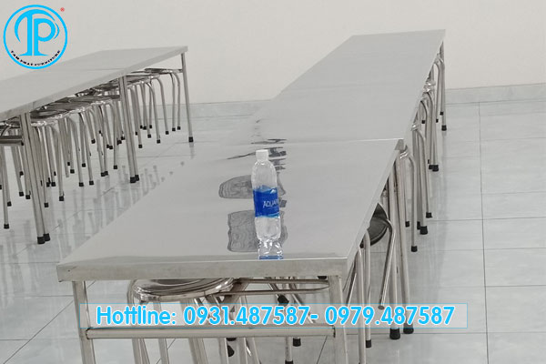 Bàn ăn công nghiệp