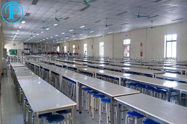 bàn ăn công nhân