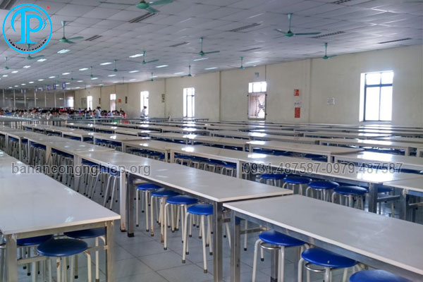 bàn ăn công nhân