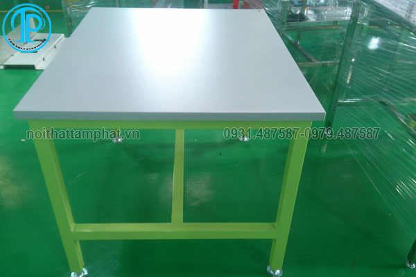 Bàn thao tác khung thép