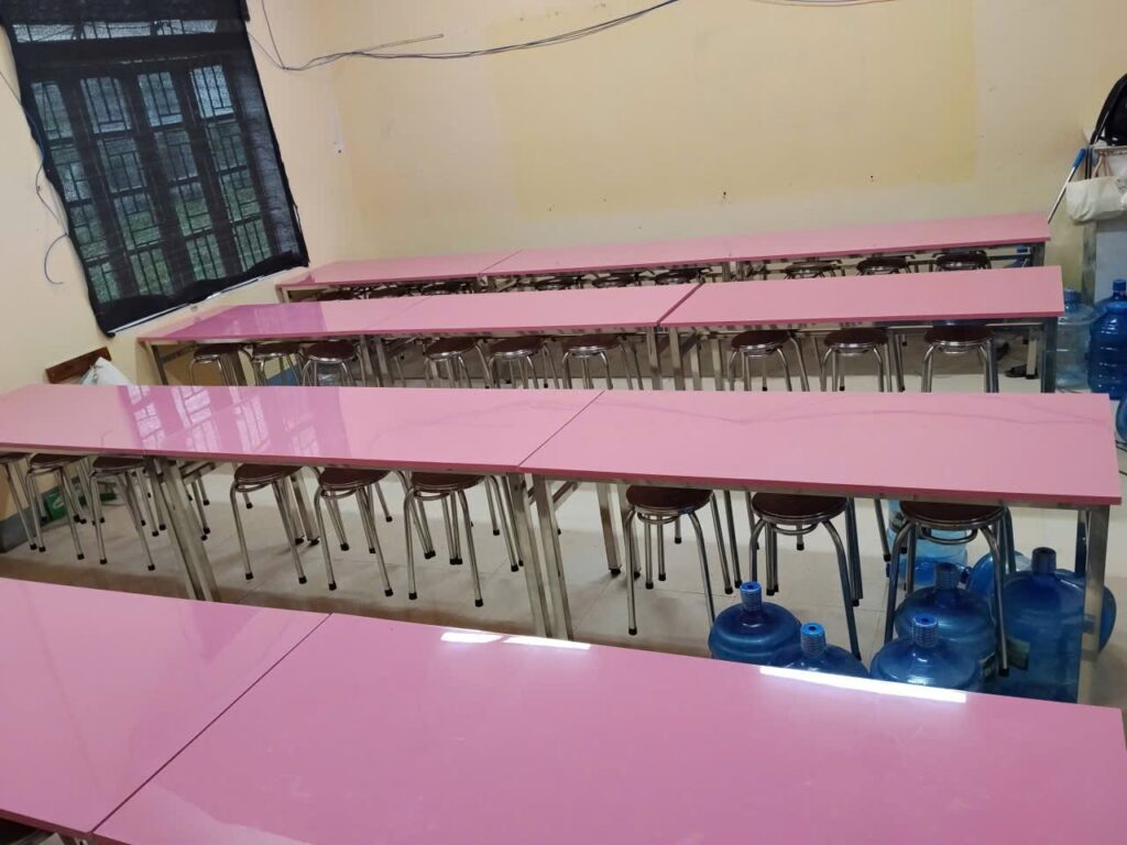 bàn ăn công nghiệp